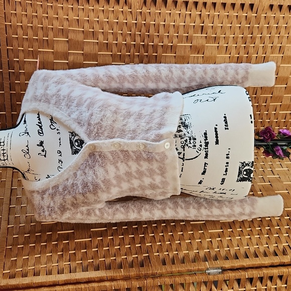 Aeropostale, Women's Super Soft, Fuzzy Pink Fall, Cropped Button-Up, Sweater - Picture 2 of 9